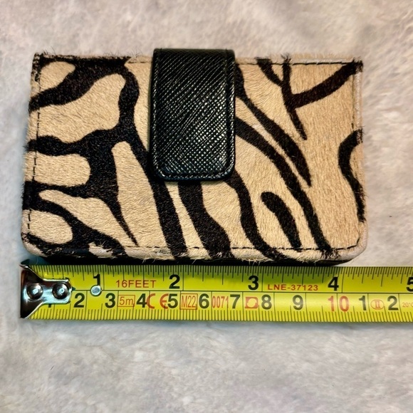 Adorable Wallet Animal Print Faux Fur Snap Close Camel Brown Black 5 Slots - Picture 8 of 11